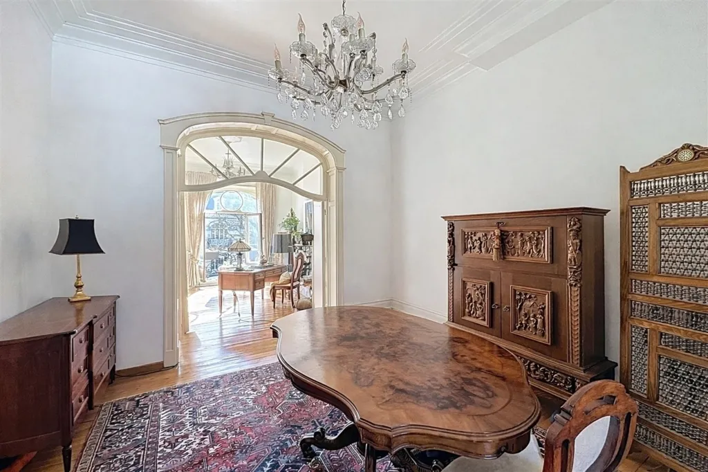 Söögituba - Art Deco Masterpiece with Garden in Prestigious Avenue