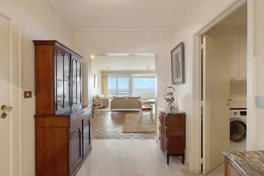 Esik - Apartment with Sea View on Albertplein, Zoute