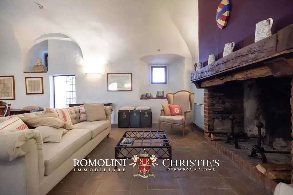 Elutuba - Historic Estate with Castle in Umbria