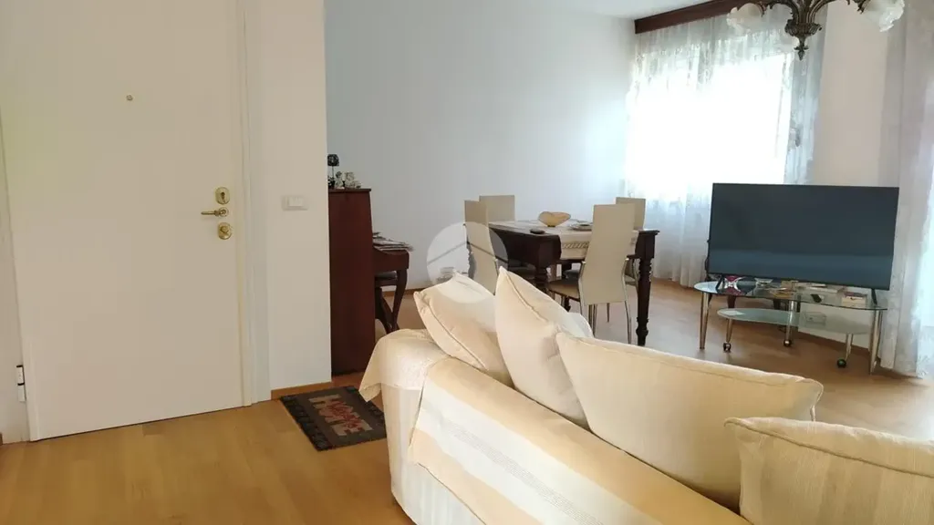 Séjour - Rustic Penthouse with Balcony in Parma