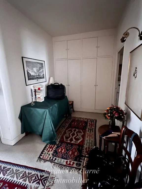 Elutuba - 2-Room Apartment with Dual Aspect in 7th Arrondissement