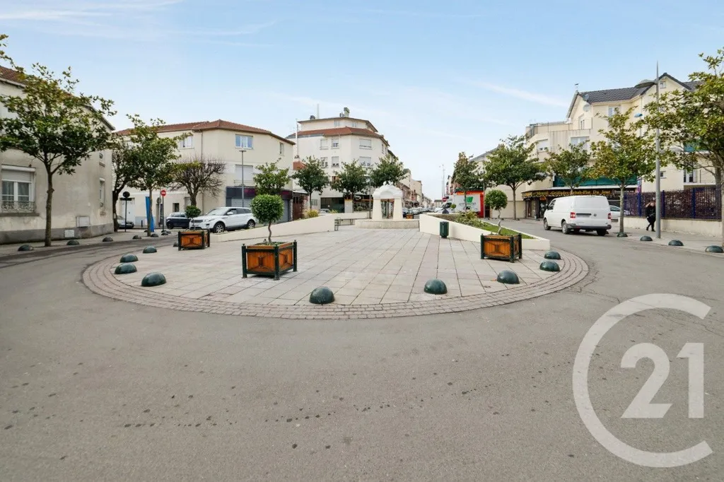 Furnished Flat with Balcony in Le Blanc-Mesnil