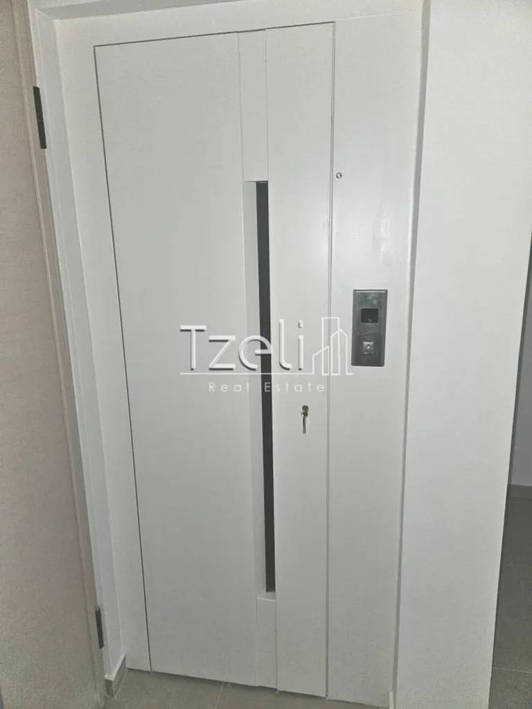 Esik - Apartment with Balcony in Patras