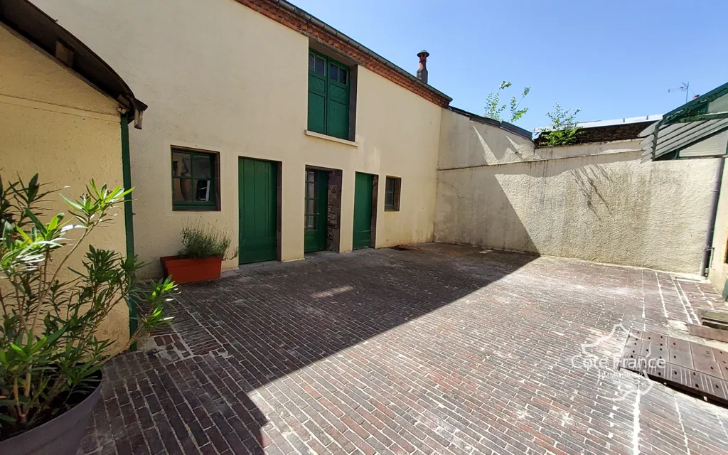 Garden - 4-Bedroom House with Garden in Monthermé