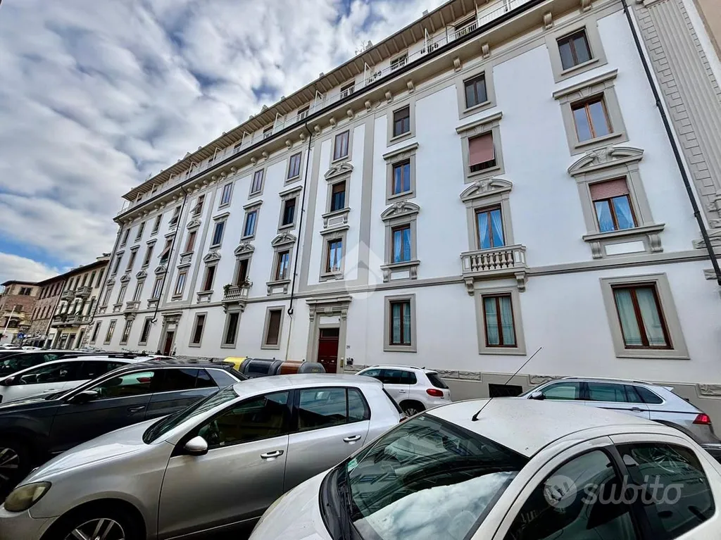 Exterior - Period Apartment with Balcony in Florence