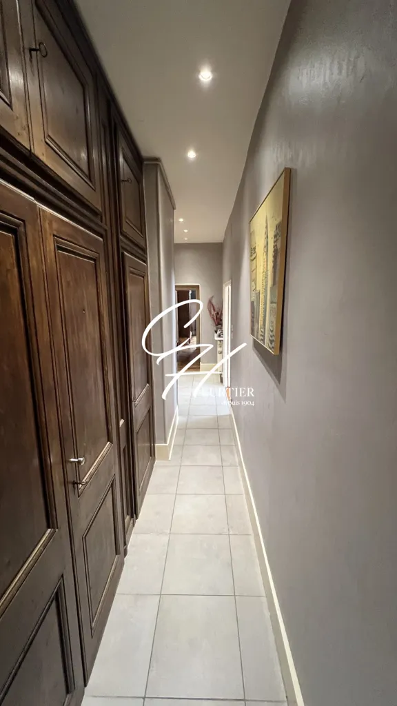 hallway_entrance
