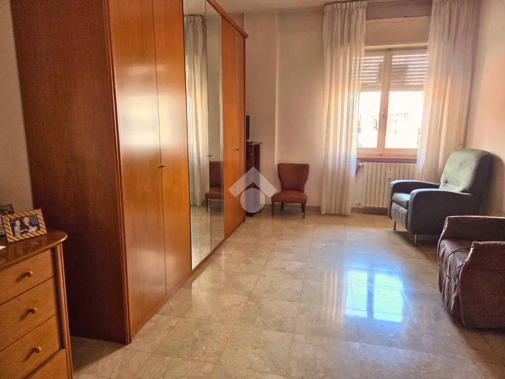 Chambres - Appartement 3 pièces à IT