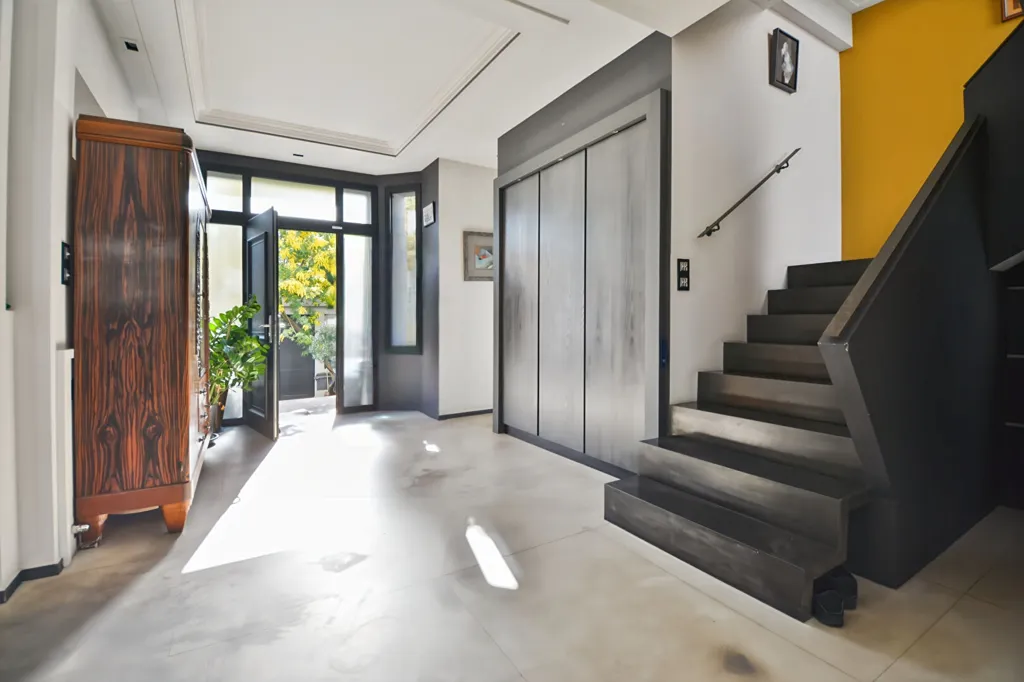 hallway_entrance