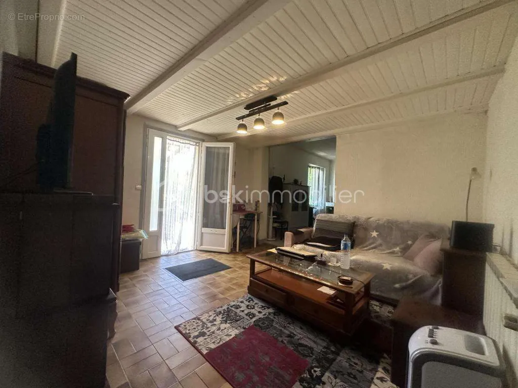 Soggiorno - Apartment Block with Parking in Saint Martin de Valgalgues