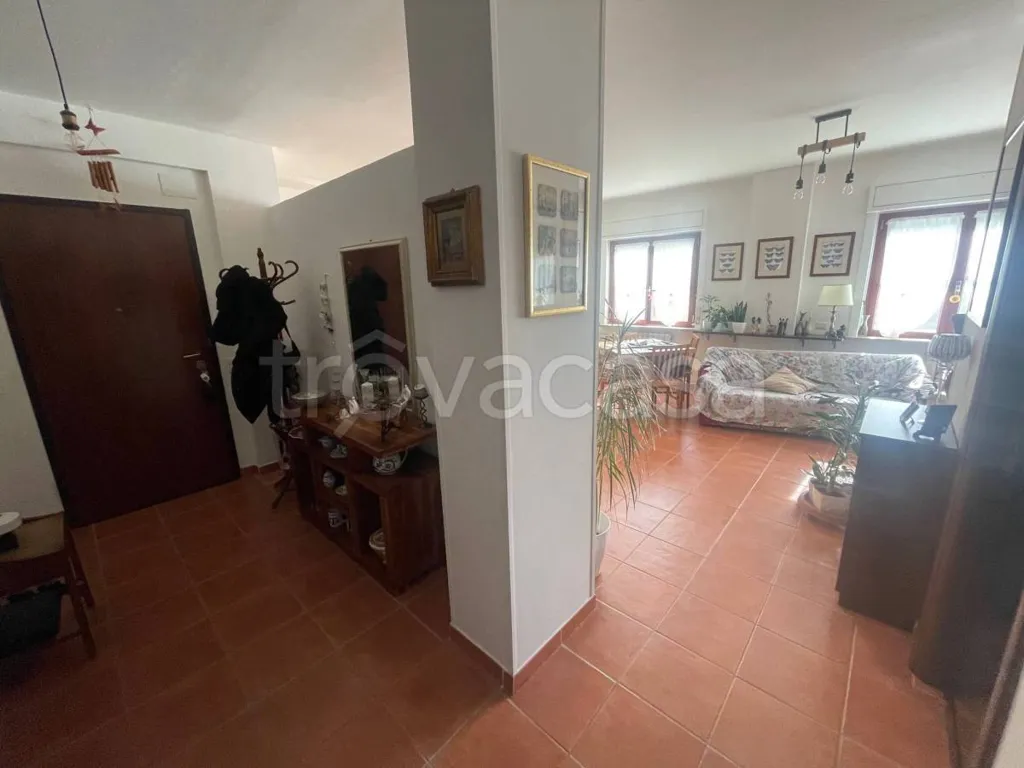 Esik - Rear-Accessed Apartment with Garden in Perugia