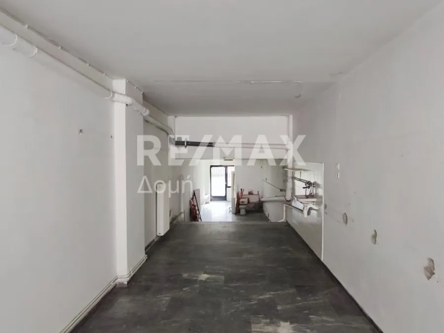 Garage - Retail Unit with High Visibility in Volos