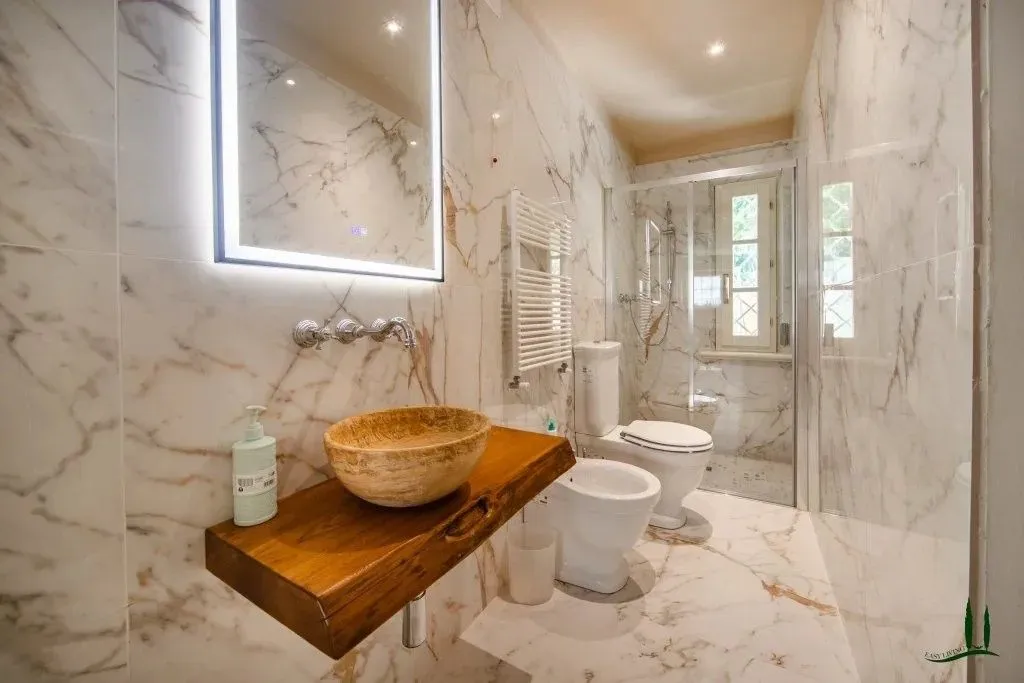 Bathrooms - Luxury Villa with Pool in Pietrasanta