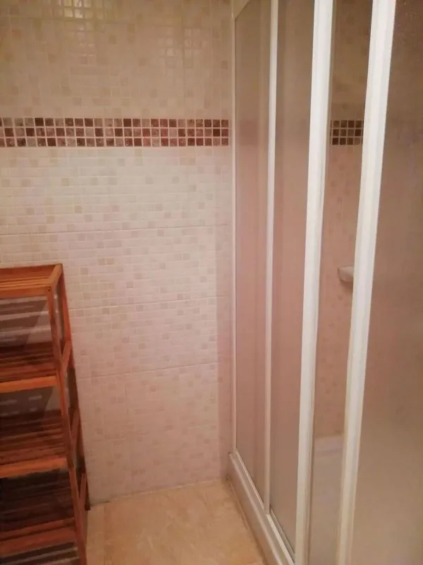 Bathrooms - Student-Friendly Flat with Terrace in Cerdanyola