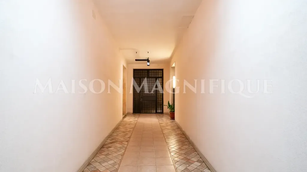 Esik - Third Floor Flat with Lift in Ferrara Centre
