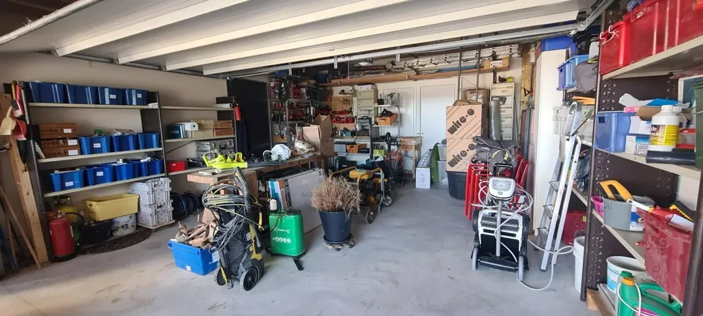 Garage - Villa Contemporaine avec Vue Dominante près de Montélimar