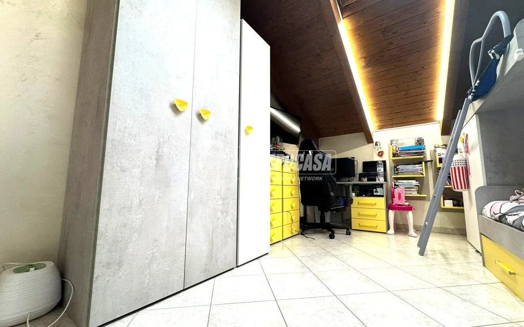 Magamistoad - Modern Apartment with Triple Aspect View in Givoletto