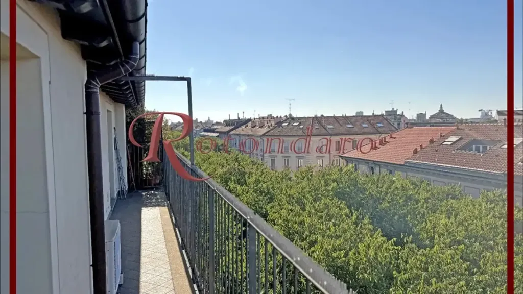 Balcon - Mansarded Flat with Balcony in Milan