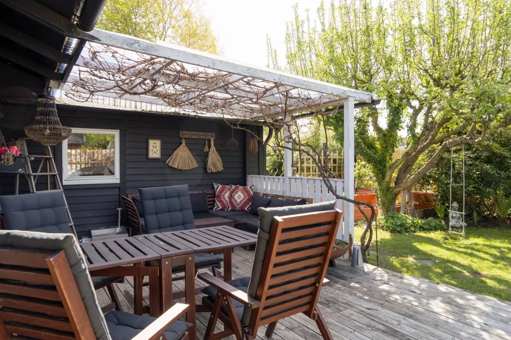 Terrass - Charming Cottage with Garden in Senderöd