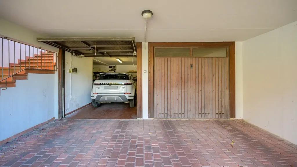 Garage - Luxury Villa with Pool in Pianoro, Emilia-Romagna