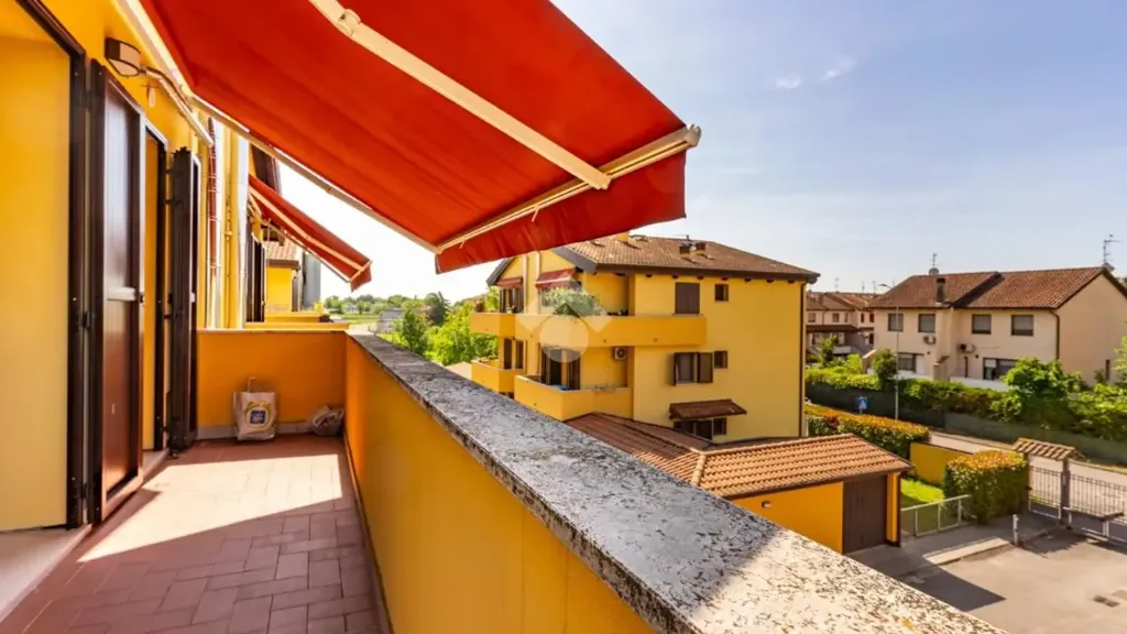 Balcon - Trilocale with Balcony in Ferrara