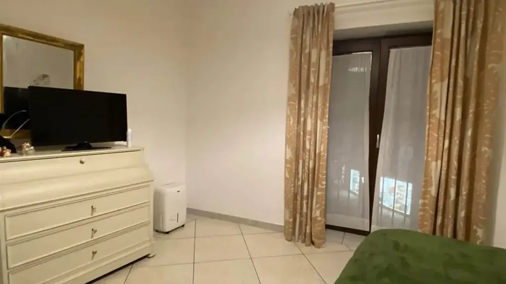 Chambres - Rear-Facing Apartment with Terrace in Cosenza