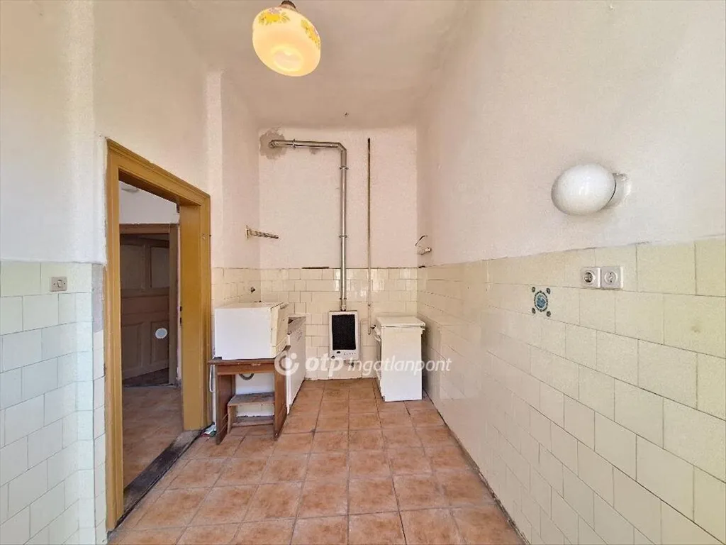 Bagni - Renovatable Apartment with Lift in Budapest IX