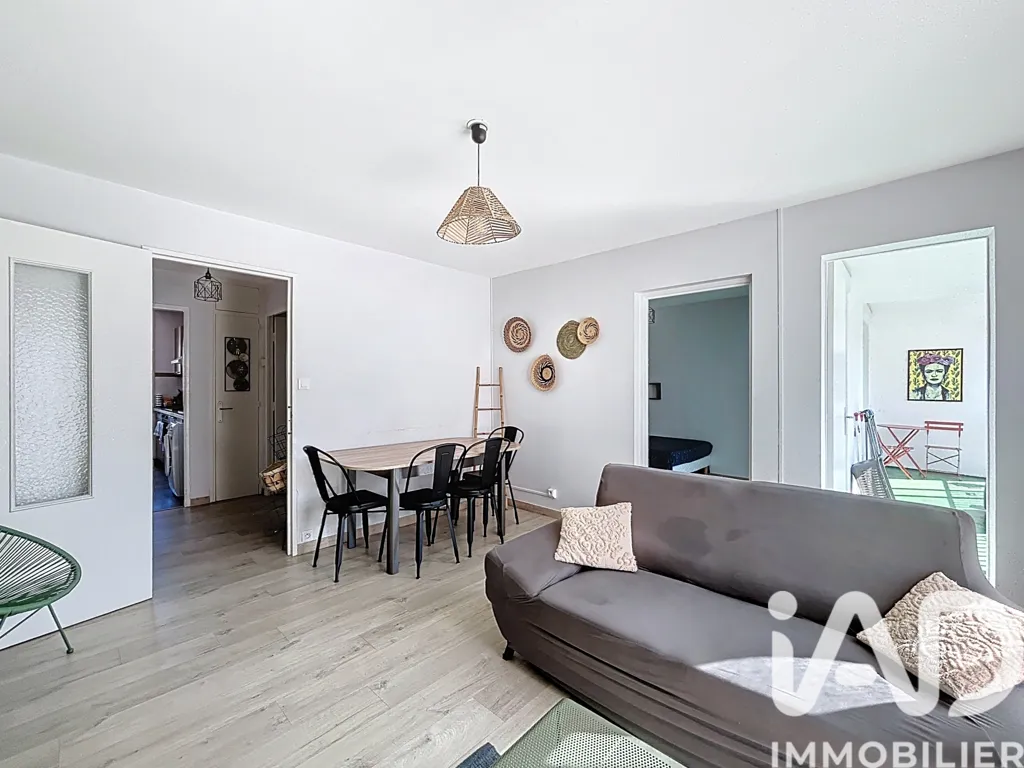 Séjour - Appartement Traversant avec Balcon à Perpignan