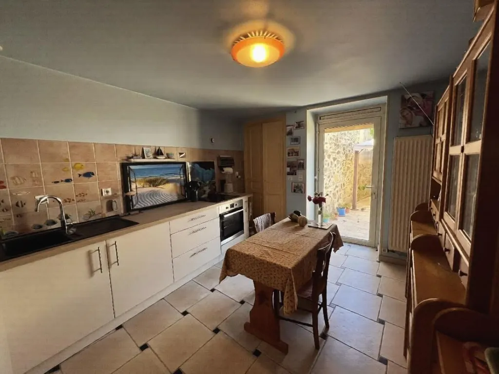 Köök - Townhouse with Garden in Lanouaille
