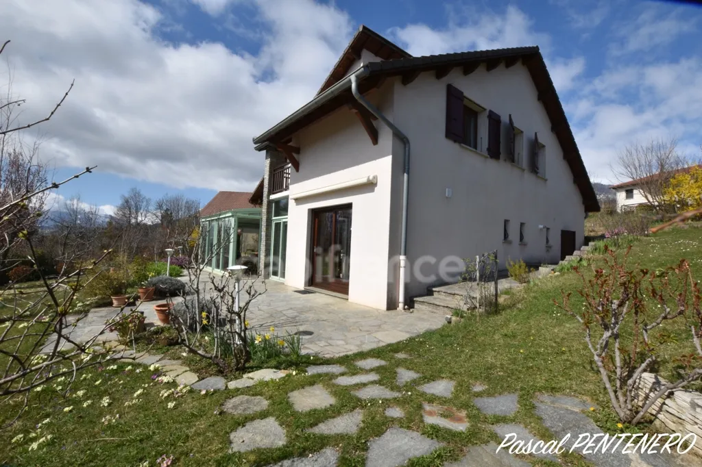 Esterno - Architectural House with Panoramic View in Gap