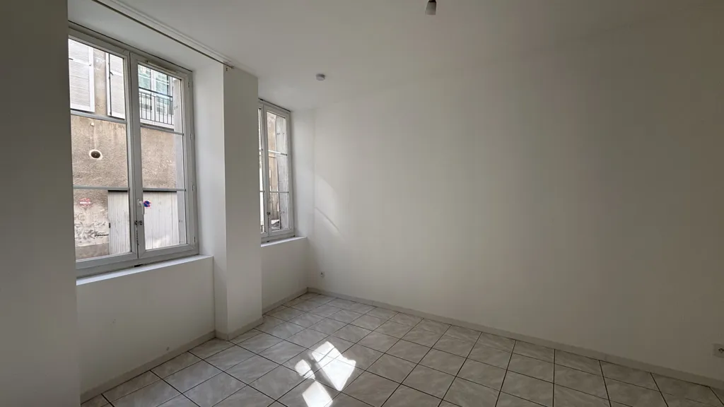 Pièces - Studio avec Cuisine Équipée à Orléans
