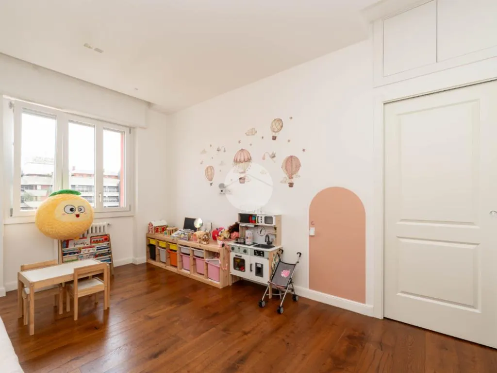 Chambres - Fully Furnished Triplex with Balcony in Pero