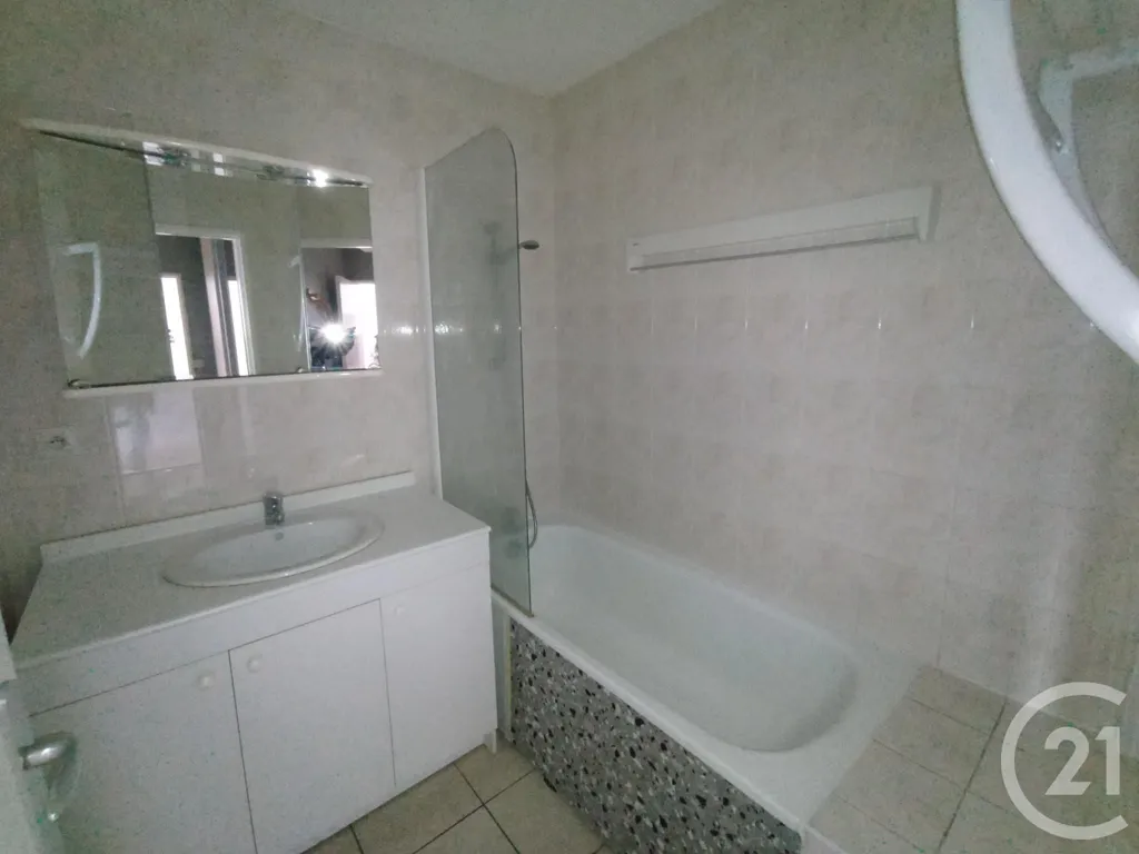 Salles de bain - Appartement 2 Pièces avec Parking au Le Mans