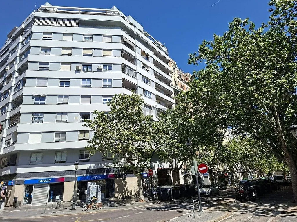 Exterior - Furnished Flat with Garage in Exposició, Valencia