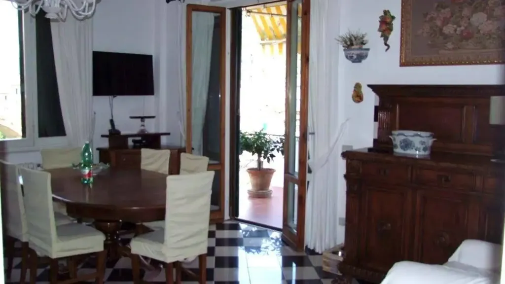 Salle à manger - Luxury Apartment with River View in Pontassieve