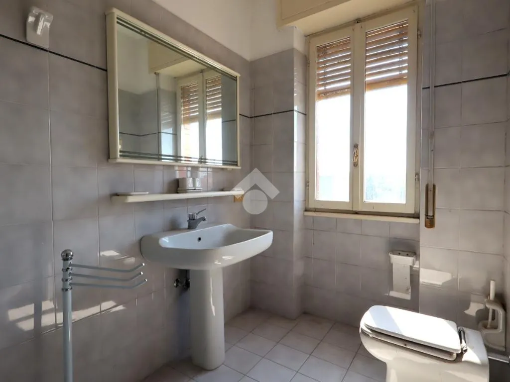 Salles de bain - Trilocale with Balcony in Borgosatollo