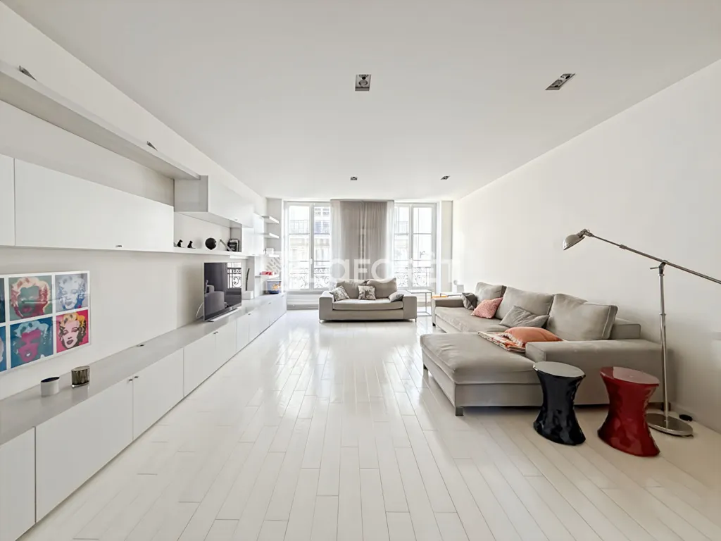 Elutuba - Refurbished Parisian Flat with Balcony