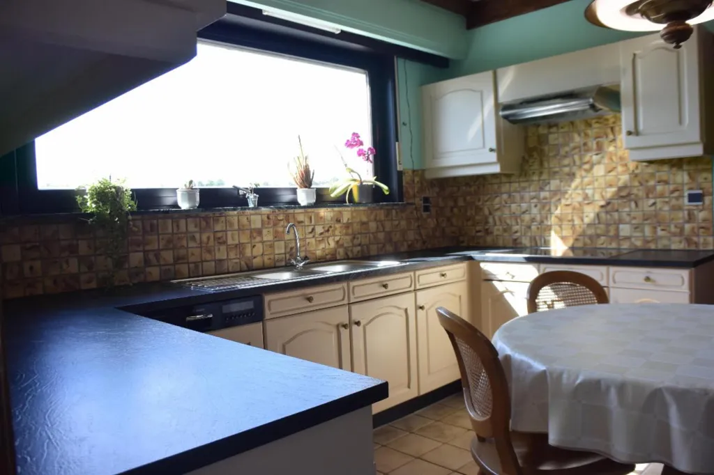 Cuisine - Villa avec Terrasse et 4 Façades à Proximité