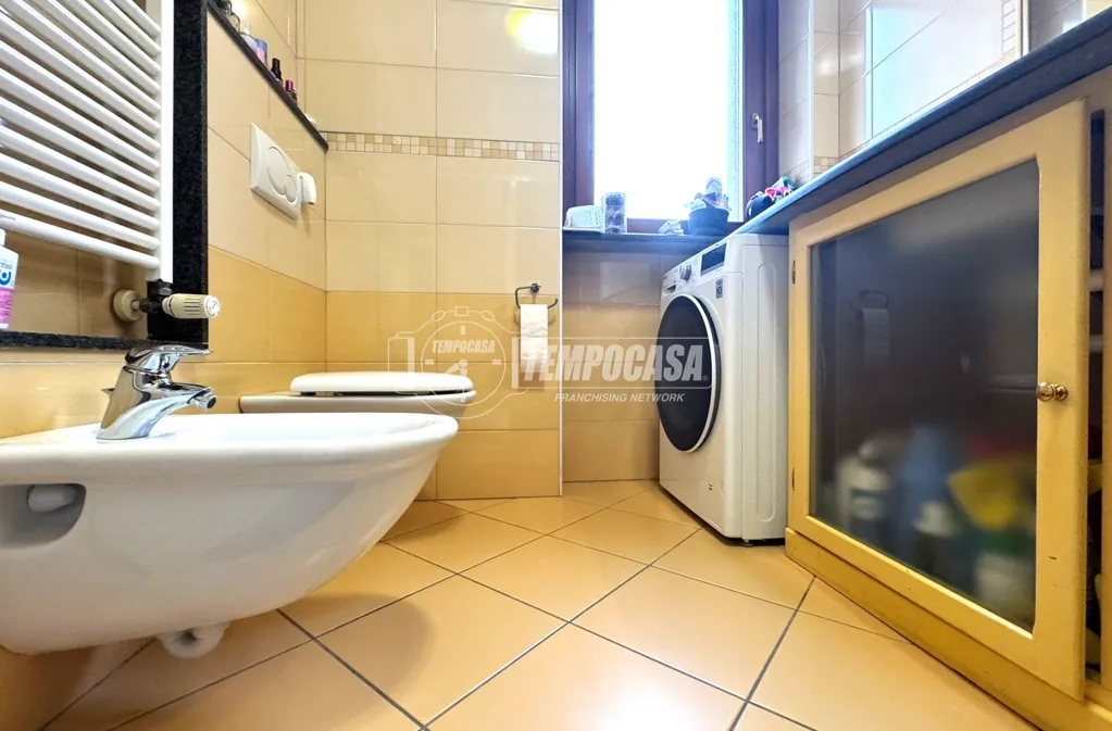 Vannitoad - Modern Apartment with Triple Aspect View in Givoletto