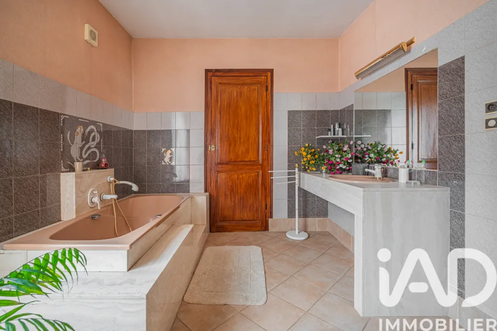 Salles de bain - Maison avec Jardin et Garage à Jarrie