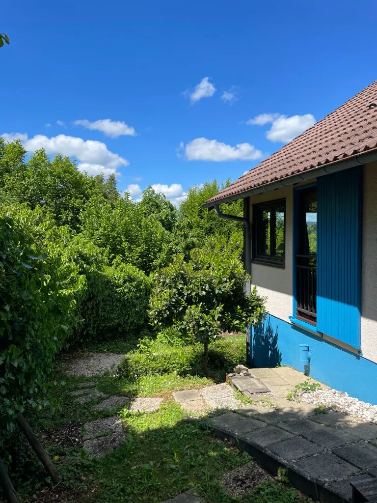 Extérieur - Maison T6 avec Sous-Sol Complet dans le Jardin à Besançon Bregille