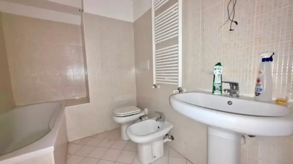 Salles de bain - Modernised Studio with Balcony in Milan