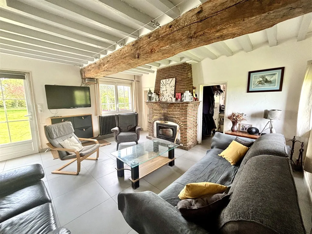 Séjour - Maison Rénovée avec Terrasse dans un Cadre Paisible