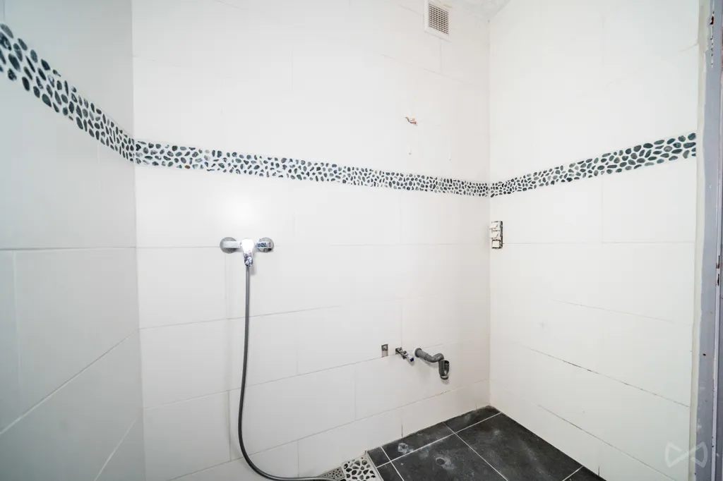 Salles de bain - Appartement avec Balcon dans le Centre de Charleroi