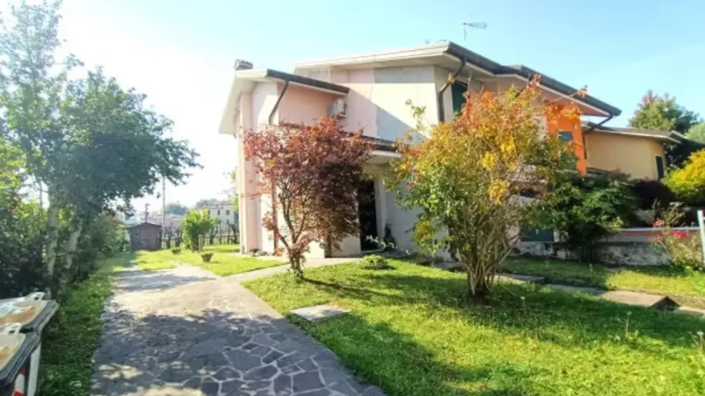 Aed - Terraced Villa with Garden in Adria