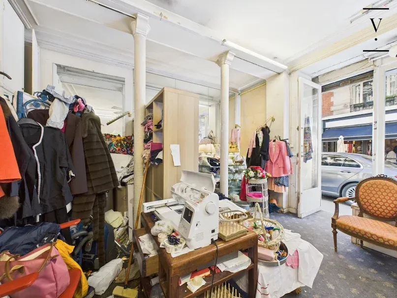Pièces - Local Commercial avec Vitrine à Paris 16ème