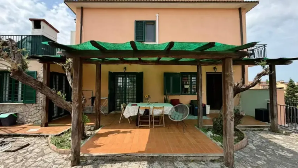 Terrace - Bifamiliar Villa with Private Garden in Rome