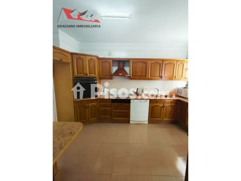 Cucina - Spacious Apartment with Balcony in Feria
