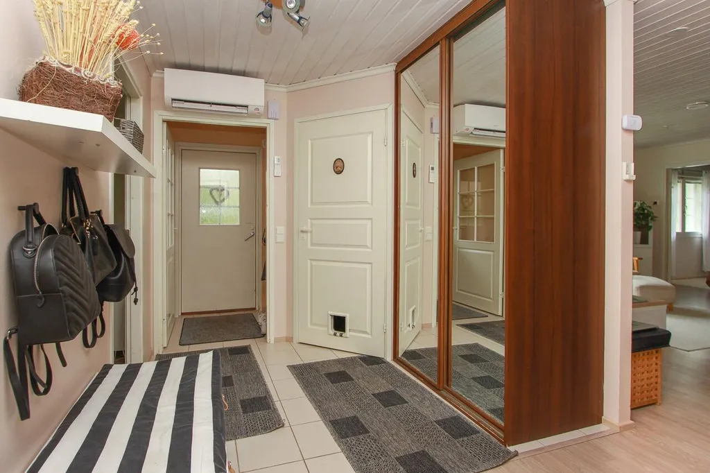 hallway_entrance