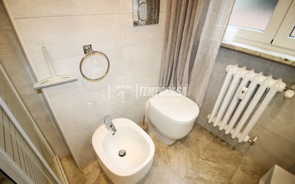 Vannitoad - Modernised Triplex with Balcony in Milan