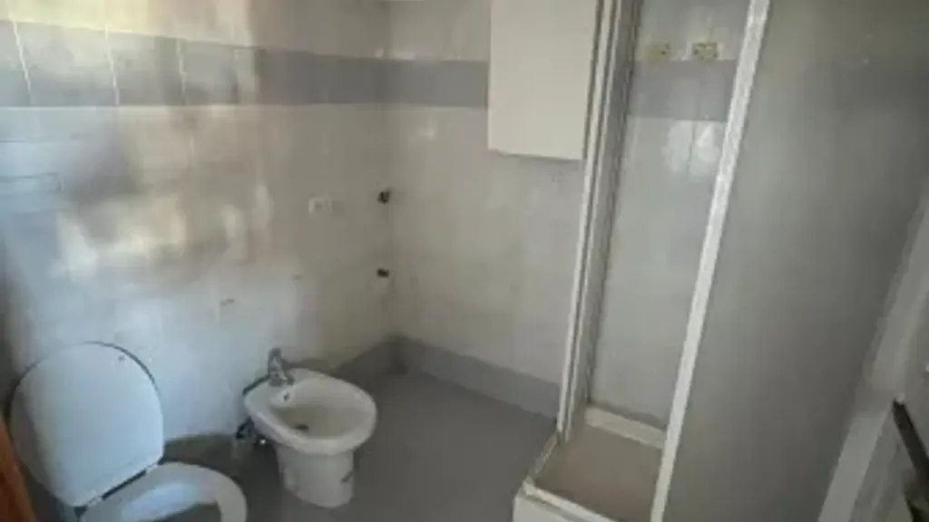 Salles de bain - Penthouse with Balcony in Romano di Lombardia